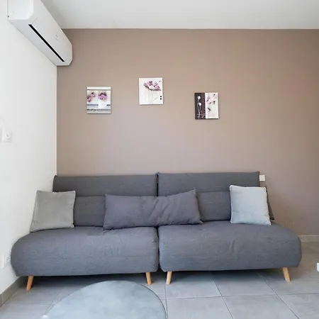 In Serignan, For Groups Villa